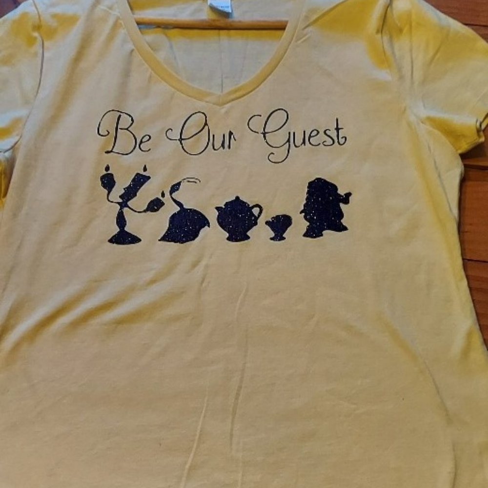 Be Our Guest Graphic T-shirt Juniors Size M
